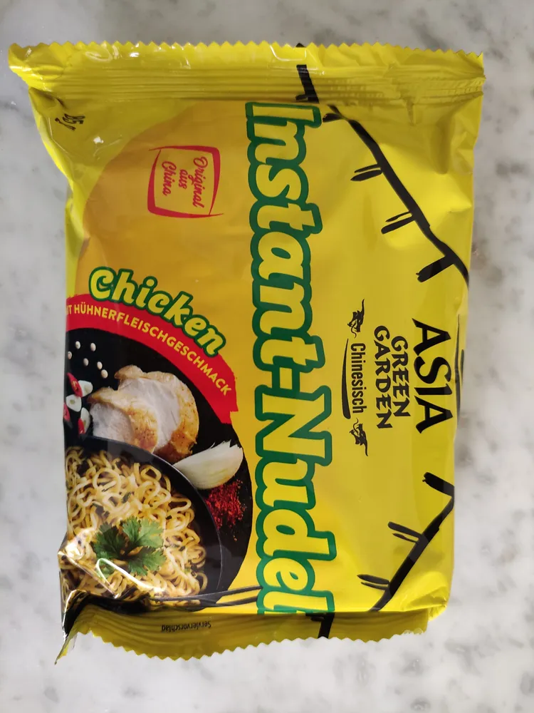 Instant-Nudeln Chicken