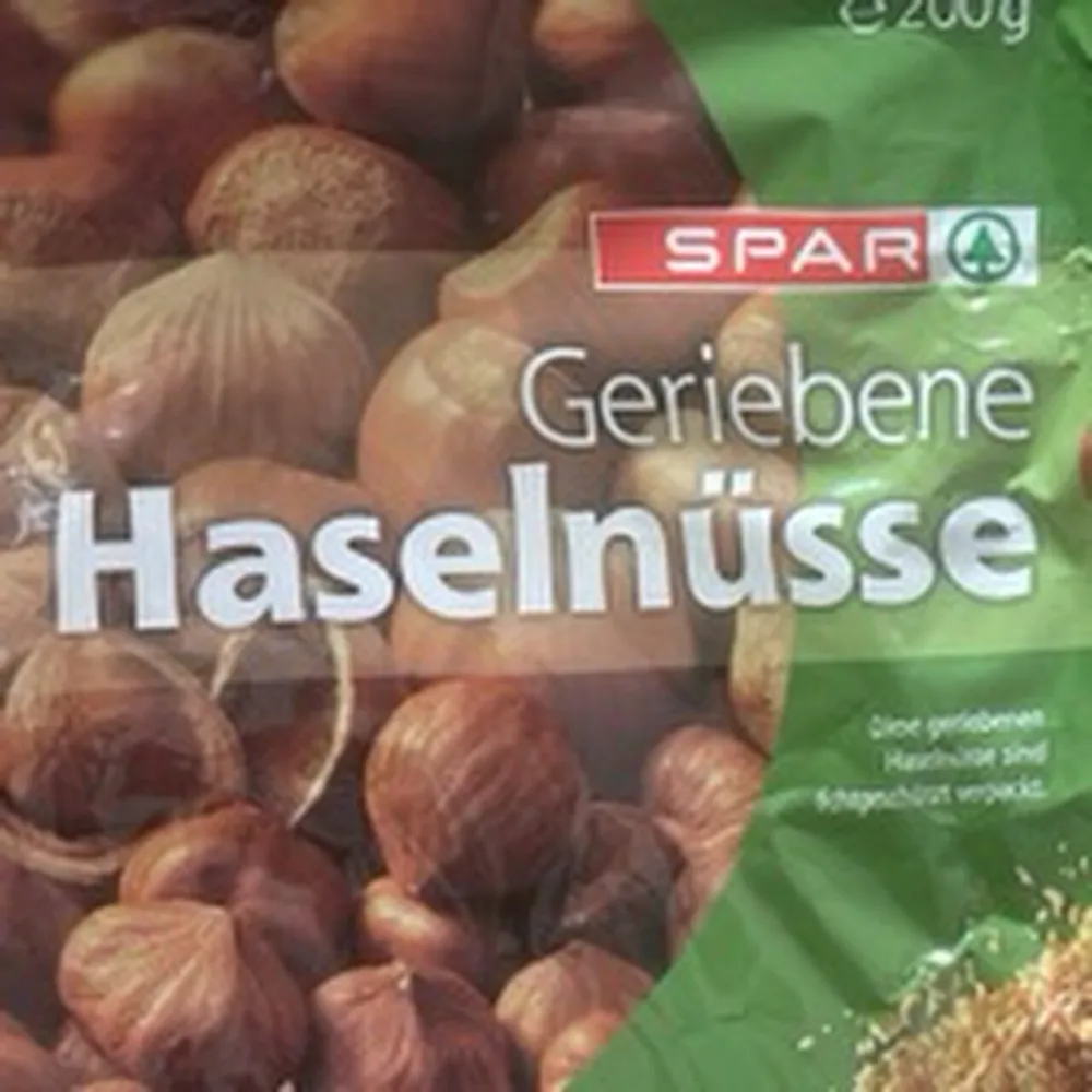 Haselnüsse gerieben