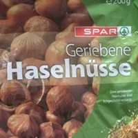 Haselnüsse gerieben