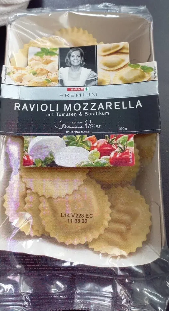 Ravioli mozzarella mit tomaten  basilikum