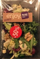 Mix-Salat mit Käse, Trauben & Nüssen