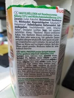Waffelröllchen mit Haselnusscremefüllung (53 %) und Milchschokoladeüberzug (23 %)