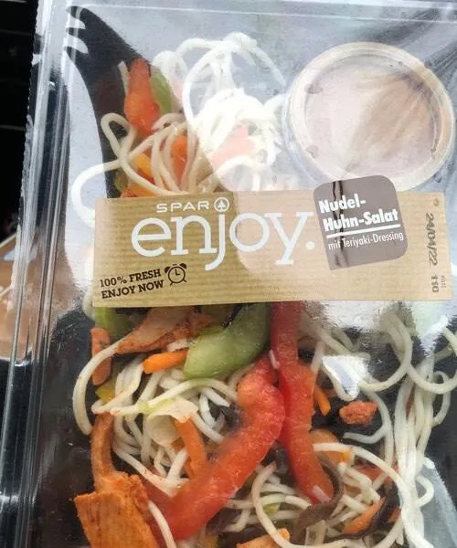 Nudel Huhn Salat mit Teriyaki Sauce