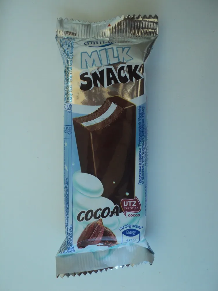 Milino Baton pufos cu umplutura cremoasa de lapte si glazura de cacao