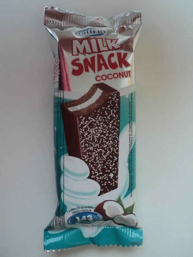 Milino Baton pufos cu umplutura de nuca de cocos si lapte si glazura cacao