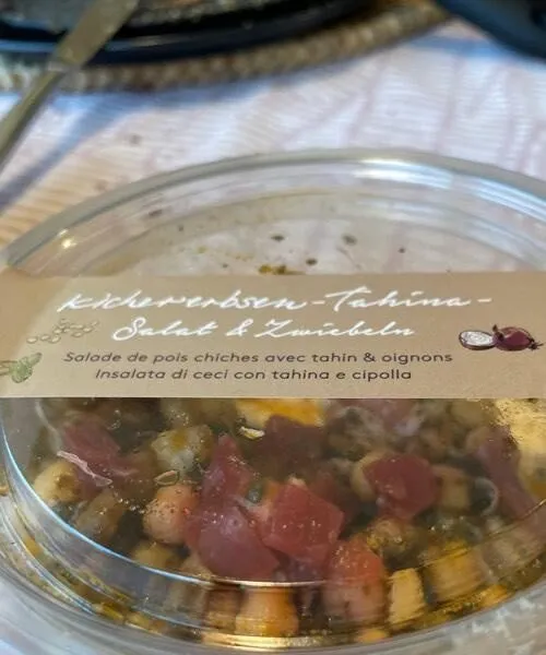 Kicherebsen Tahina Salat mit Zwiebeln