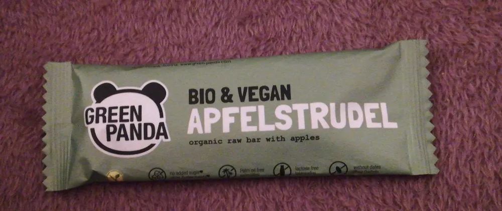 Apfelstrudel organic raw bar with apples