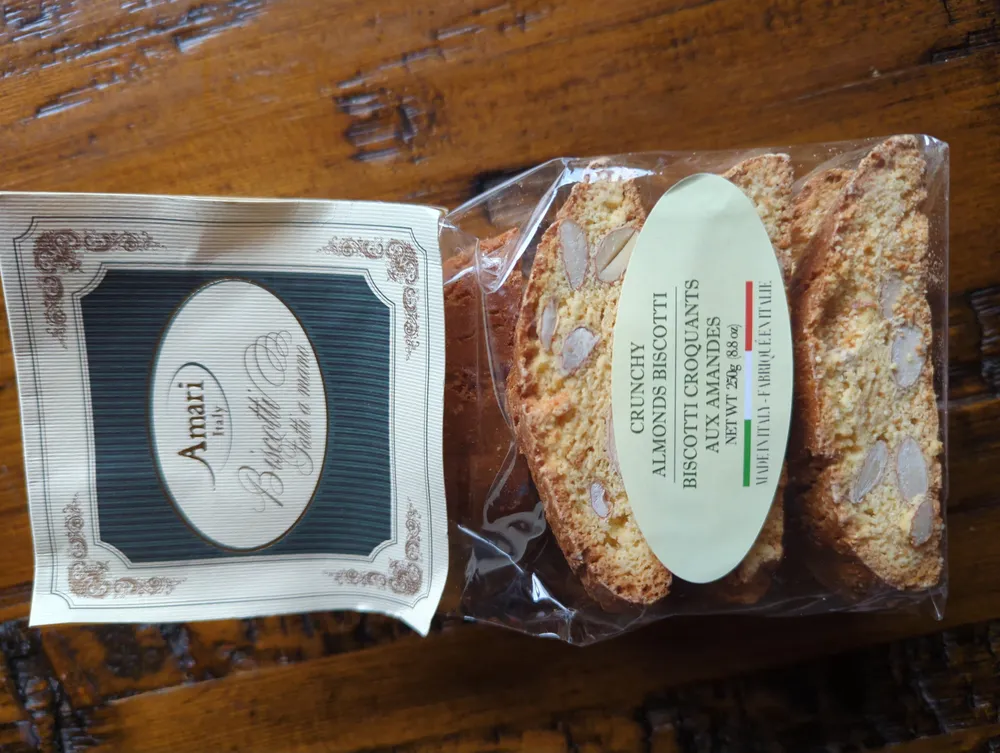 Crunchy almonds biscotti