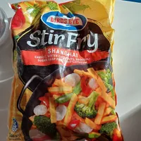 Stir Fry Shanghai Style Carrot, Water Chestnuts, Broccoli, Sugar Snap Peas & Red Capsicum