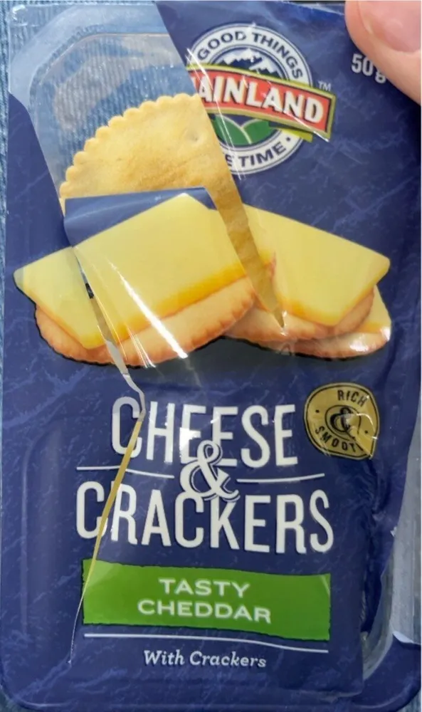 Tasty Cheddar Cheese Slices with Crackers