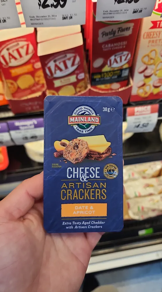 Cheese & Artisan Crackers Date & Apricot
