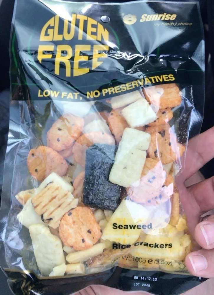 Seaweed rice crackers