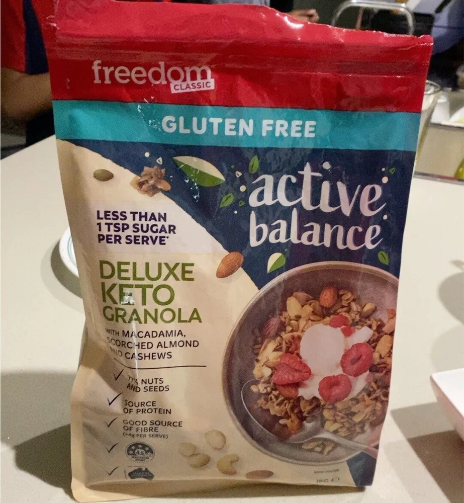 Deluxe keto granola