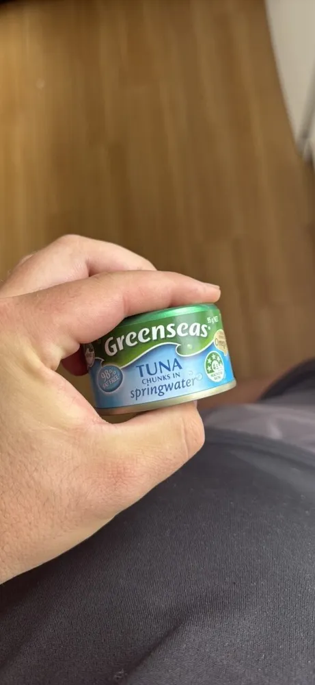 Tuna chunks in springwater