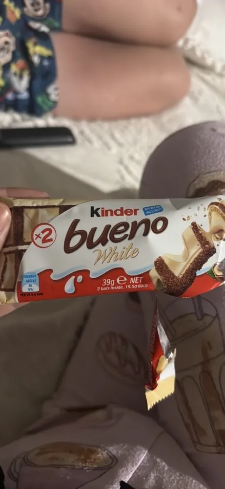 Kinder bueno white