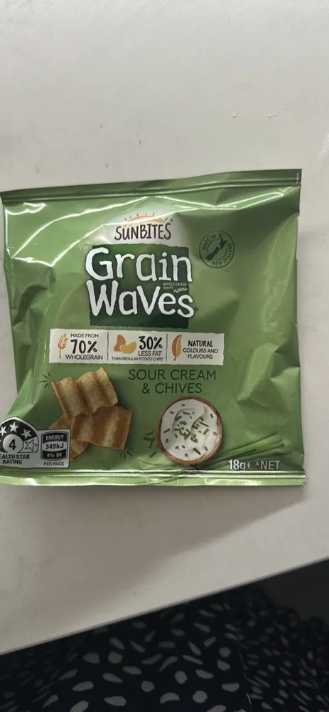 Grain Waves Sour Cream & Chives Flavoured Wholegrain Chips
