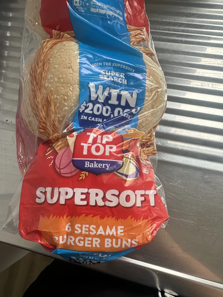 Supersoft 6 Sesame Burger Buns
