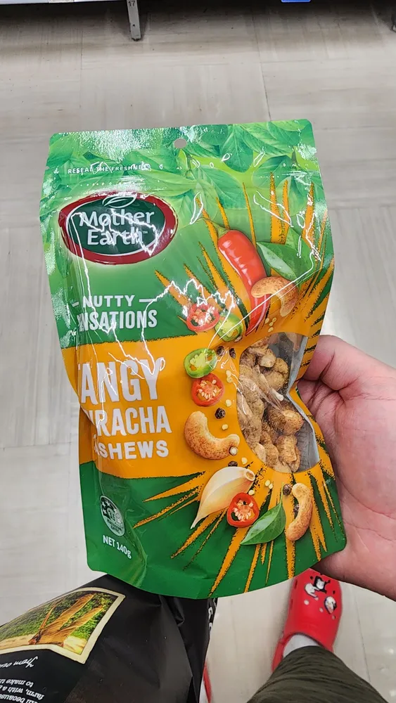 Tangy Sriracha Cashews