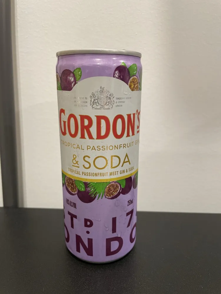 Tropical Passionfruit Gin & Soda