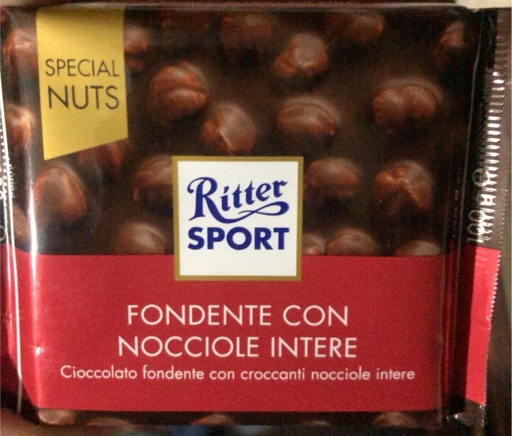 Fondente con nocciole intere