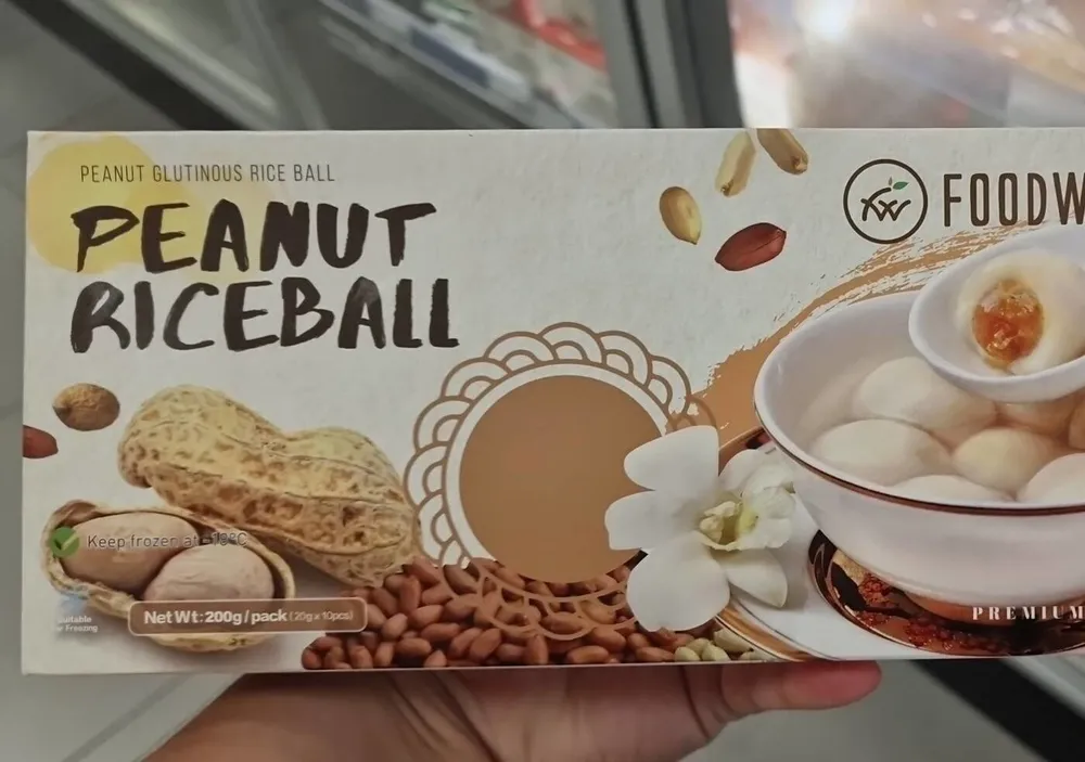Peanut rice balls