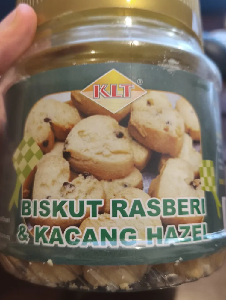 Raspberry Butter Biscuit with Hazelnut
