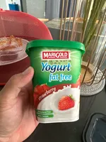 Yogurt tanpa lemak Strawberi