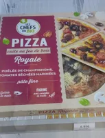 Pizza Royale cuite au feu de bois