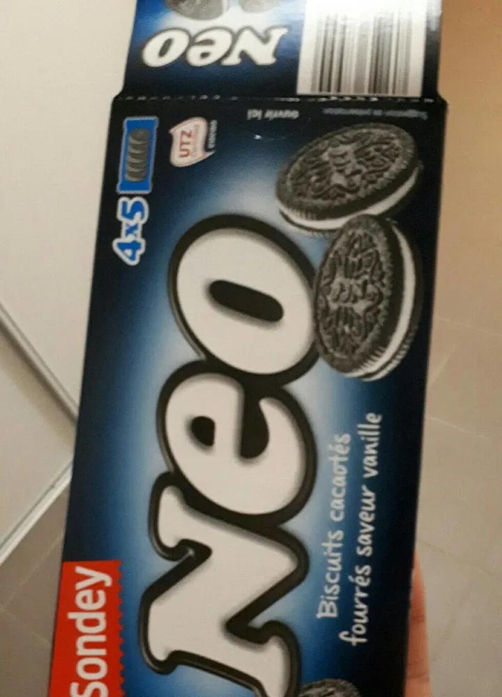 Biscuits cacaotés fourrés saveur vanille