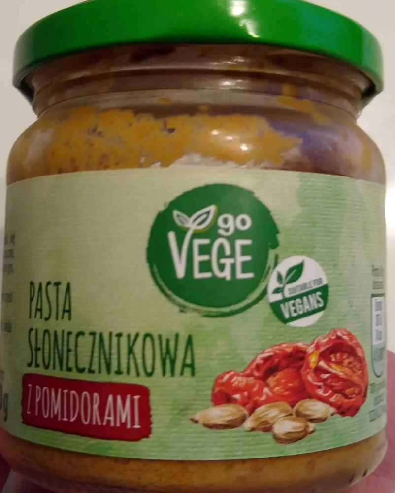 Pasta słonecznikowa z pomidorami